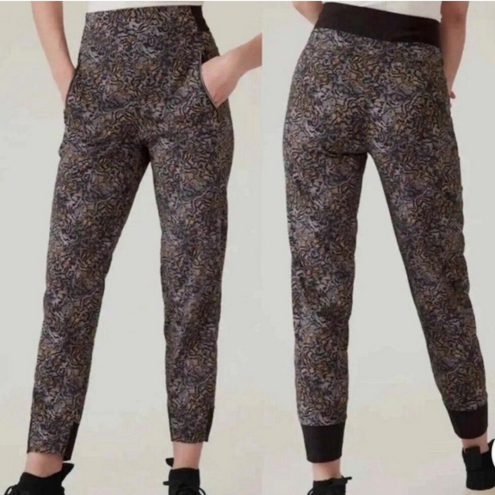 Athleta NWOT Trekkie North Jogger, Size 8